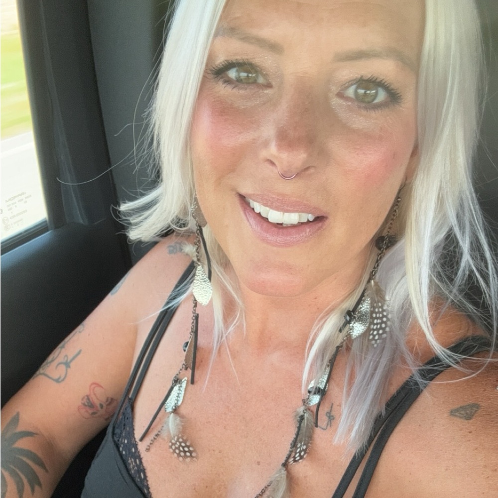 Meet your Posher, Crystal